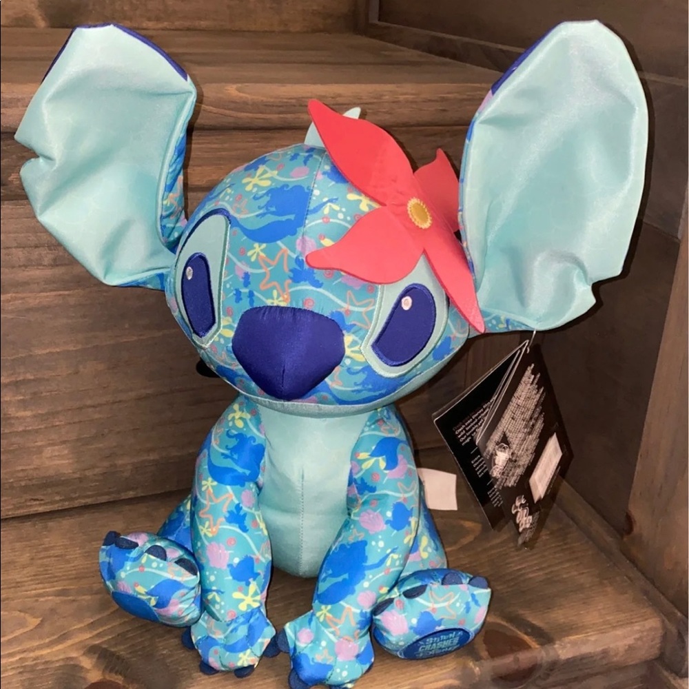 Disney stitch crashes little mermaid LE